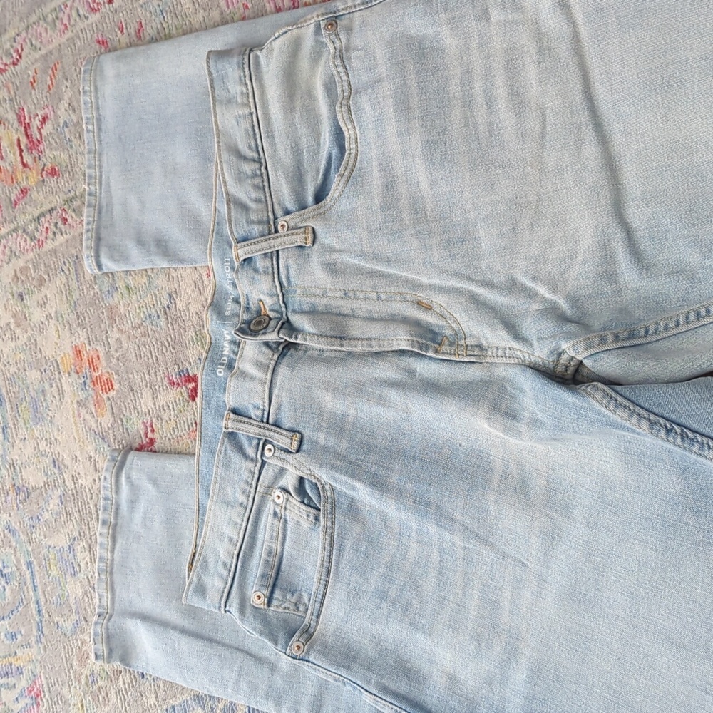 EUC Old Navy slim fit light wash jeans 32x34